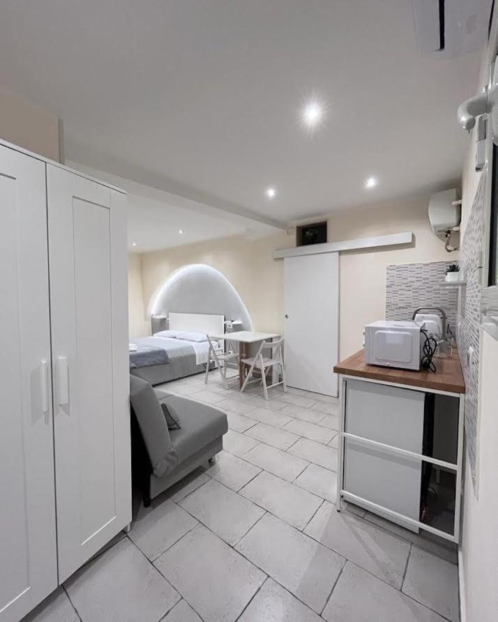 Al Rifugio Di Rosmy Apartment Бари Екстериор снимка