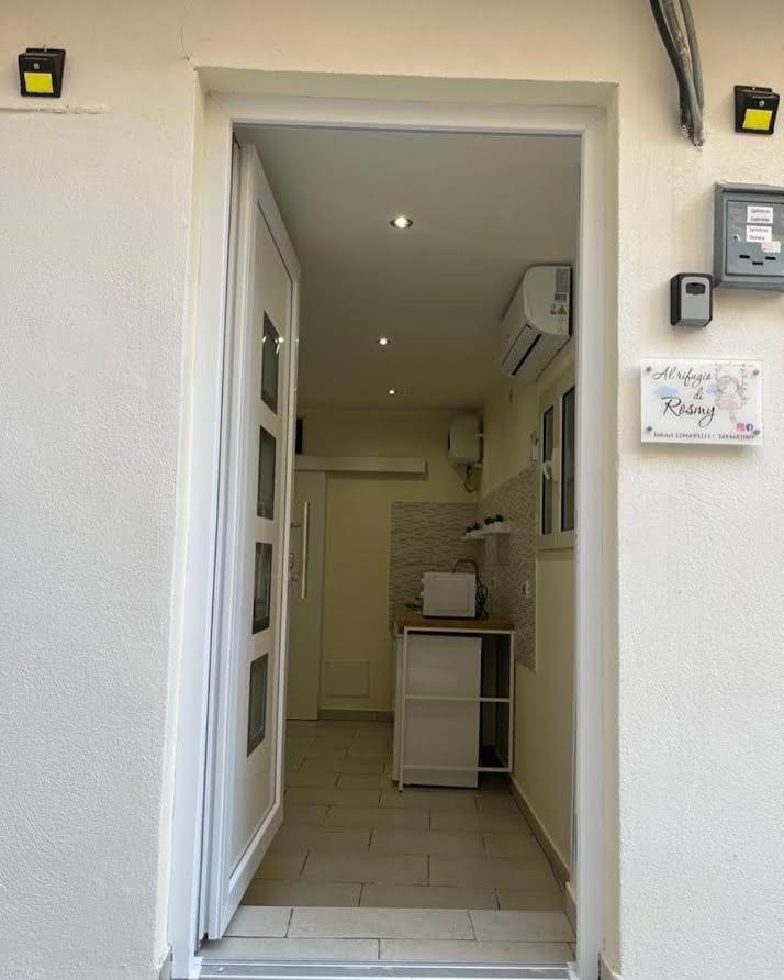Al Rifugio Di Rosmy Apartment Бари Екстериор снимка